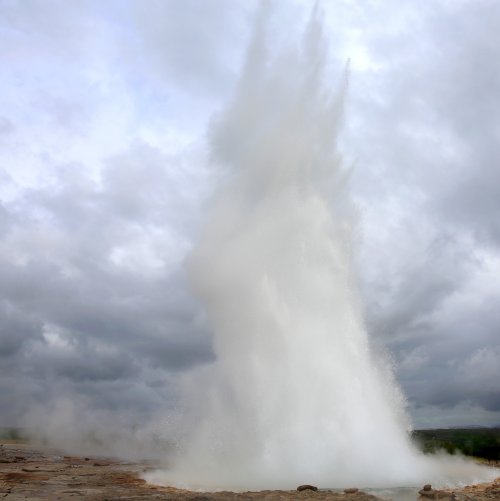 30210_geysir_ijsland